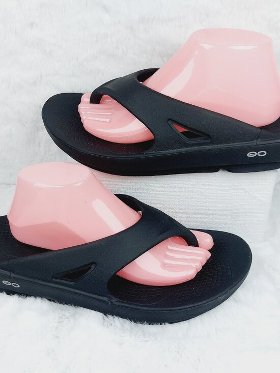OOFOS Men\'s Black OOriginal Recovery OOfoam Slip-On Thong Sandal Size 10